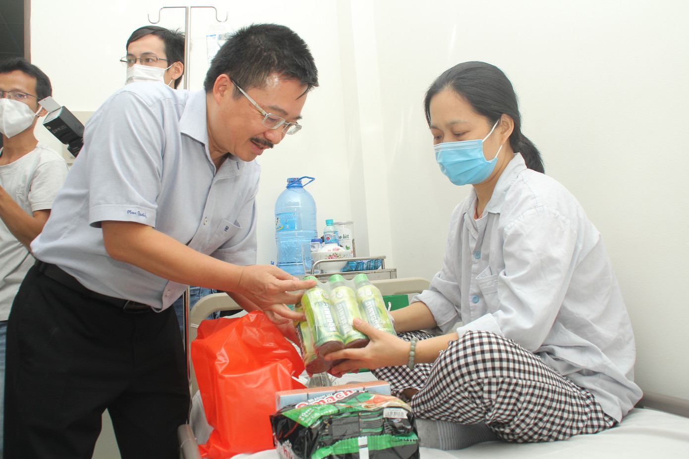 Chuyến thiện nguyện đầu tiên của Top 3 HHVN 2020 đến với các bệnh nhân, thương bệnh binh ảnh 5