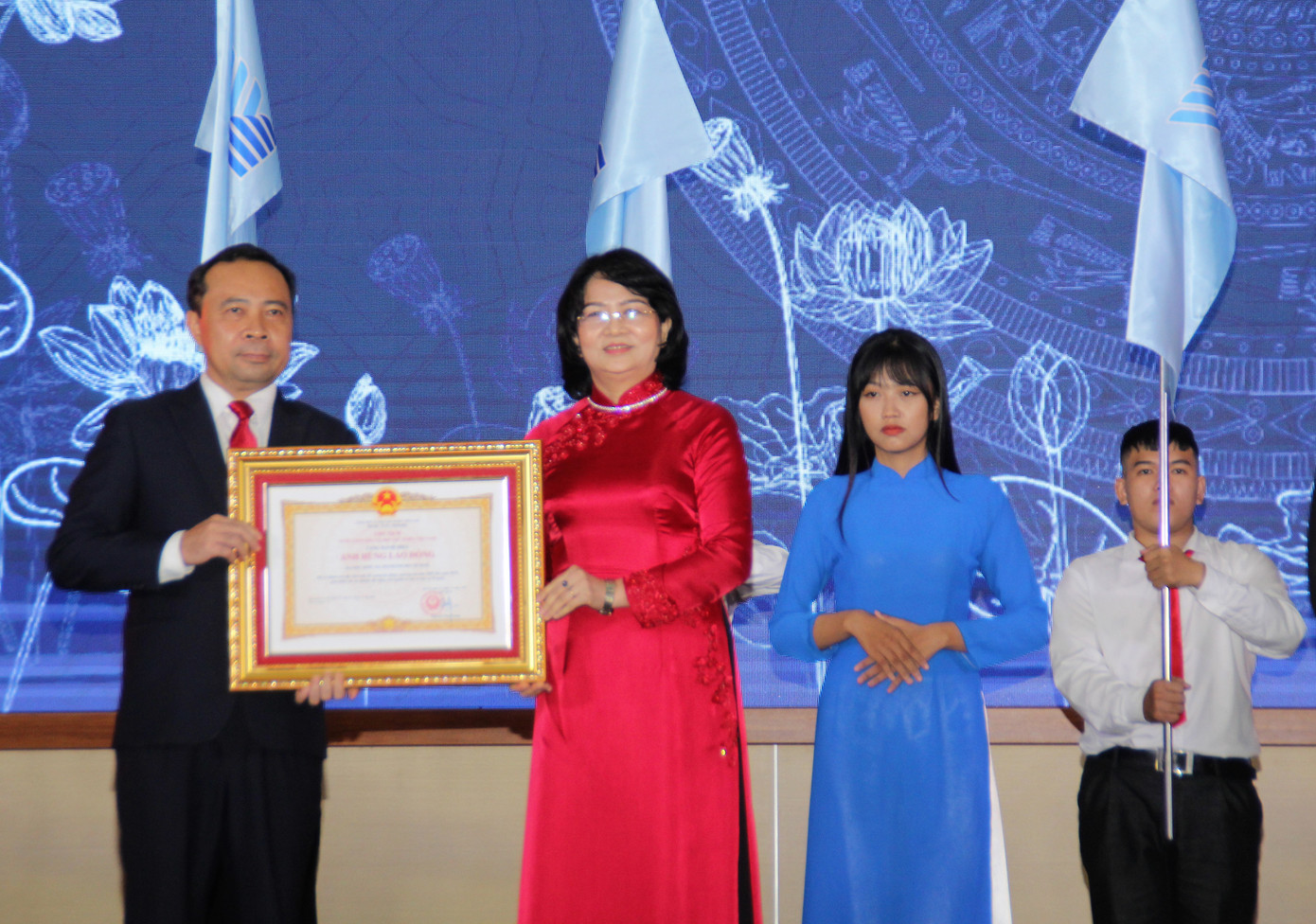 ĐHQG TPHCM đón nhận danh hiệu Anh hùng lao động thời kỳ đổi mới ảnh 3