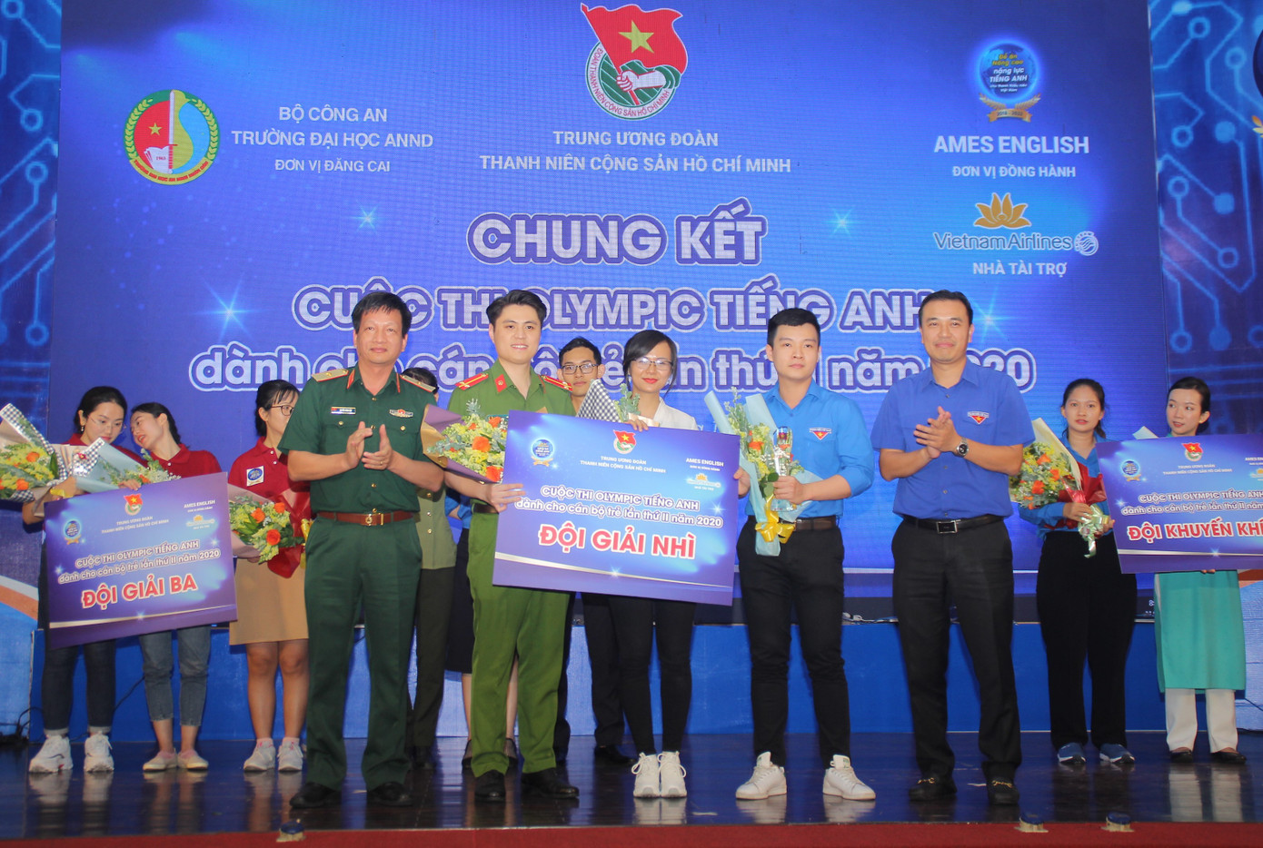 Lộ diện Quán quân Olympic tiếng Anh dành cho cán bộ trẻ 2020 ảnh 13