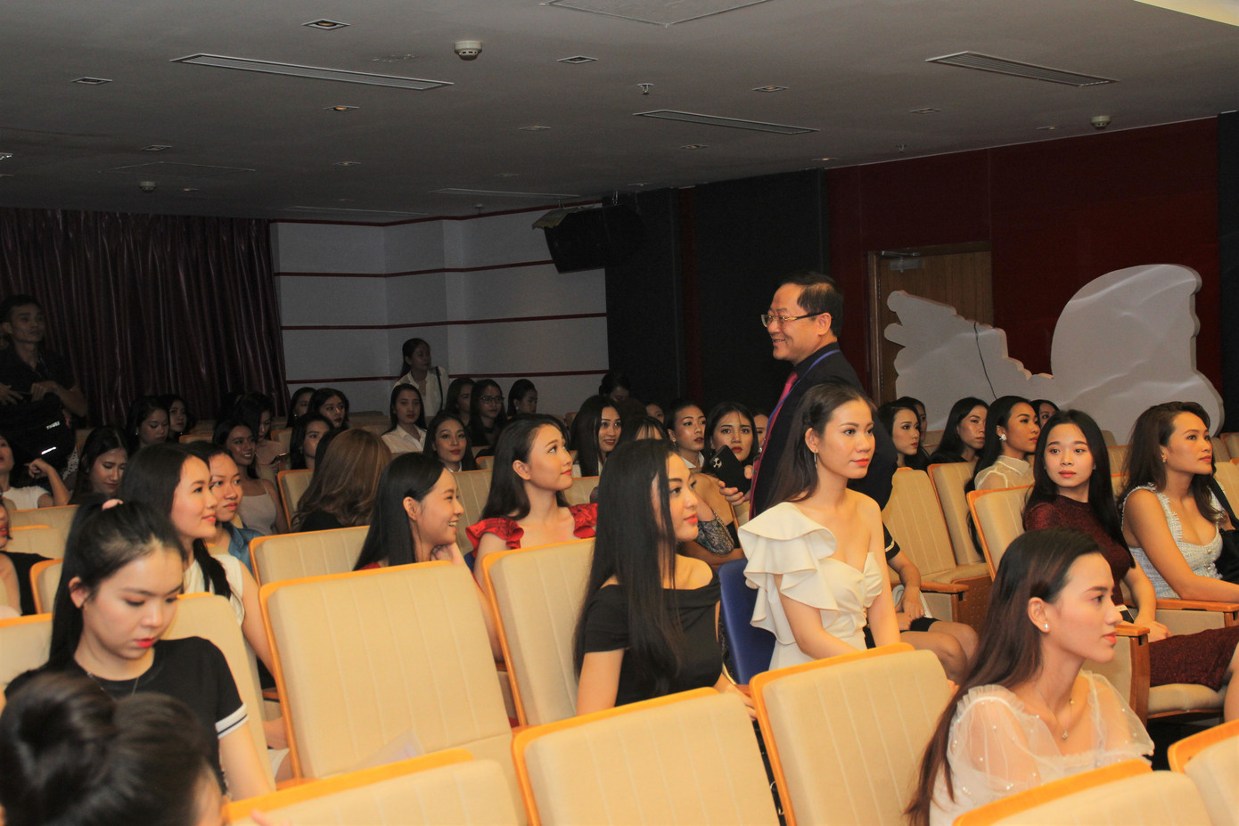 Nhìn lại giây phút công bố Top 30 thí sinh bước vào Bán kết Hoa hậu Việt Nam 2020 ảnh 12