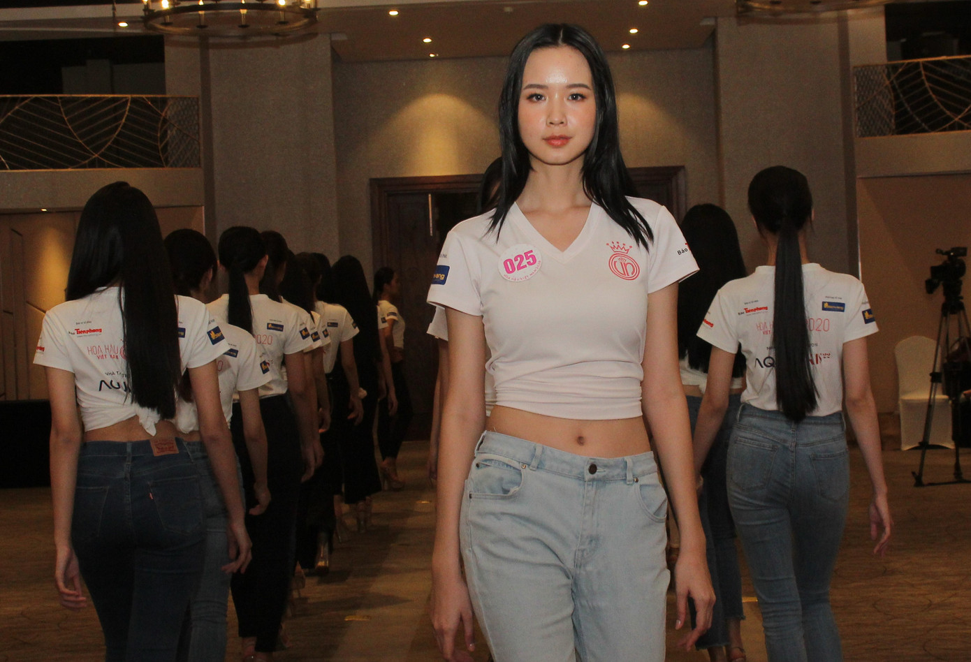 Top 35 thí sinh HHVN 2020 thả dáng sexy, thần thái cuốn hút trên sàn tập vũ đạo ảnh 13