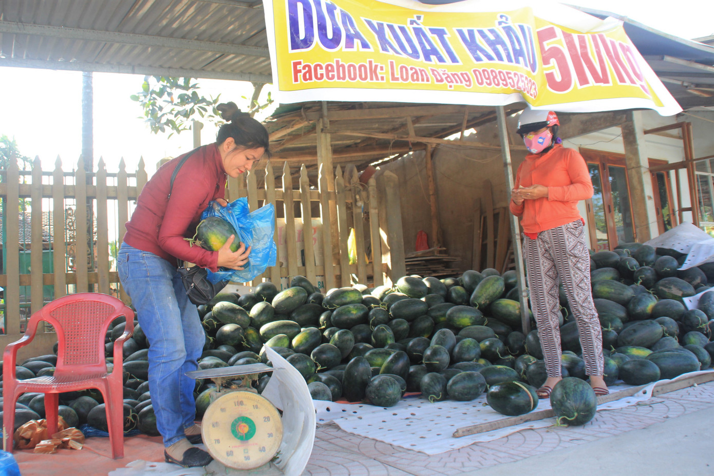Siêu thị 'giải cứu' nông sản trong mùa dịch corona ảnh 1