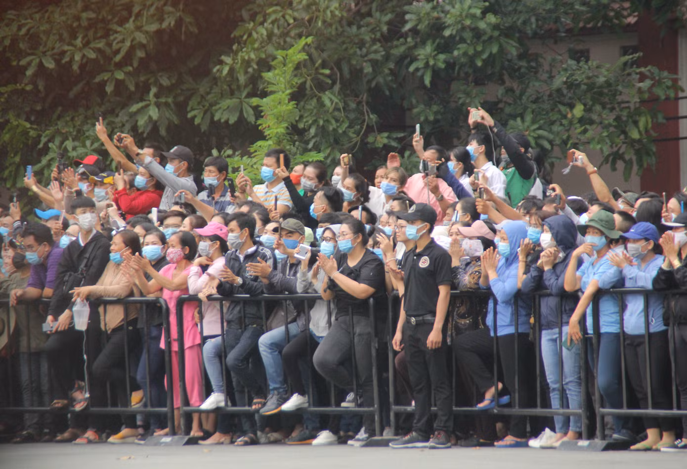 Đến tiễn biệt Chí Tài, người dân nhớ mãi về hình ảnh người nghệ sỹ hiền hậu, thân tình ảnh 3