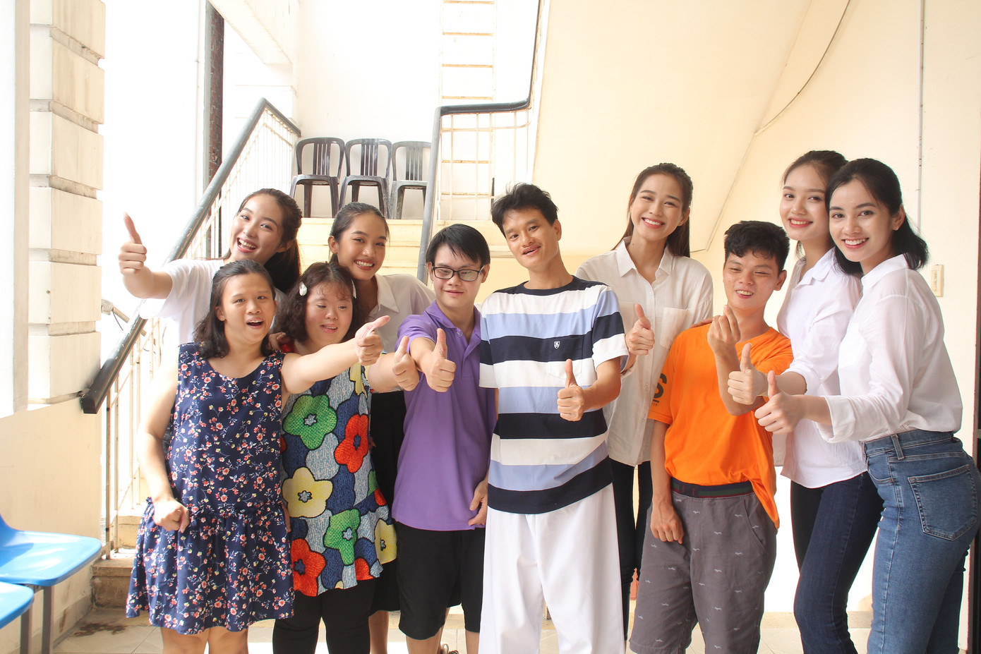 Một ngày đong đầy yêu thương của thí sinh HHVN 2020 với học sinh khuyết tật ảnh 16