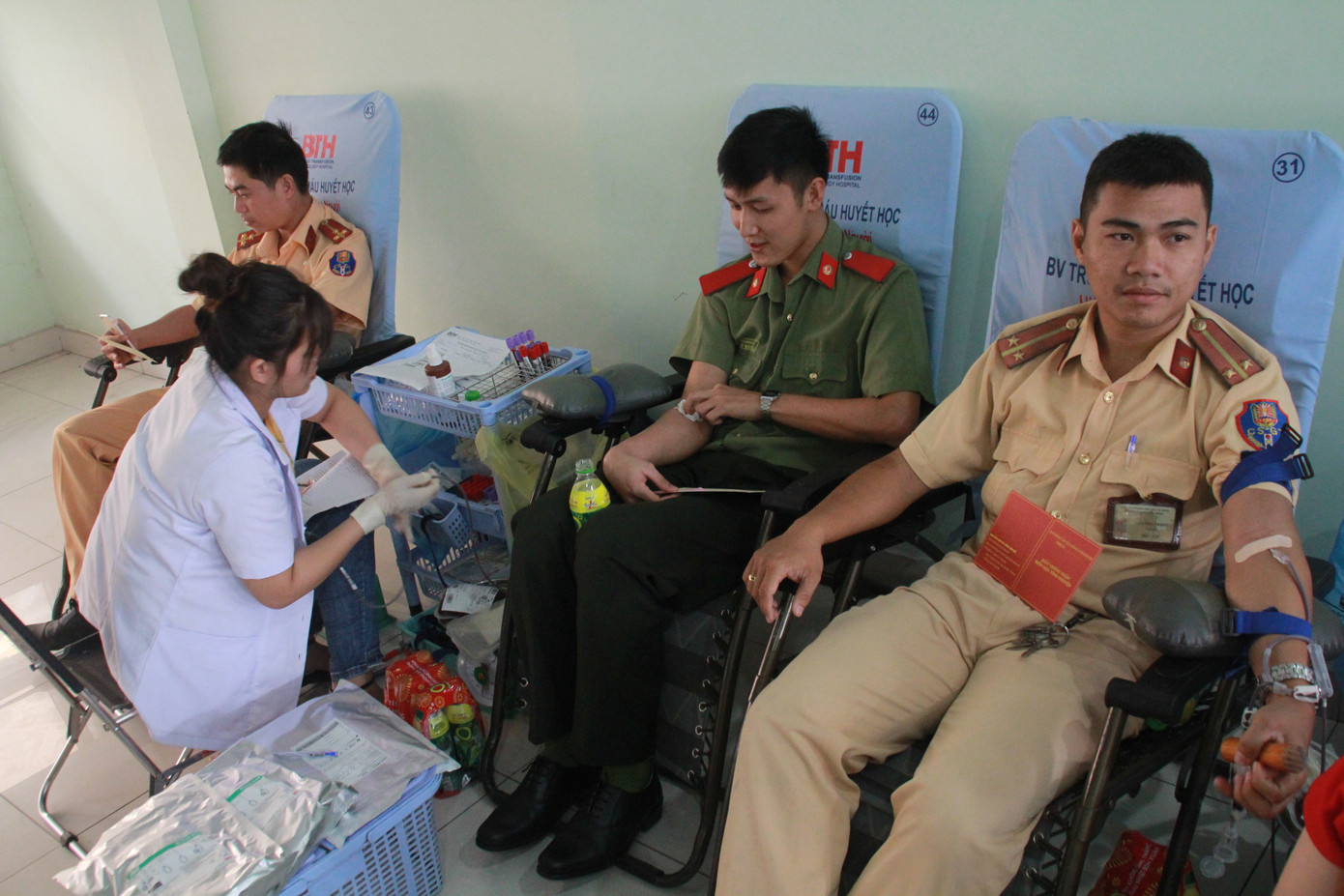 Gần 500 cán bộ, chiến sỹ Công an hiến máu tình nguyện ngày giáp Tết ảnh 5