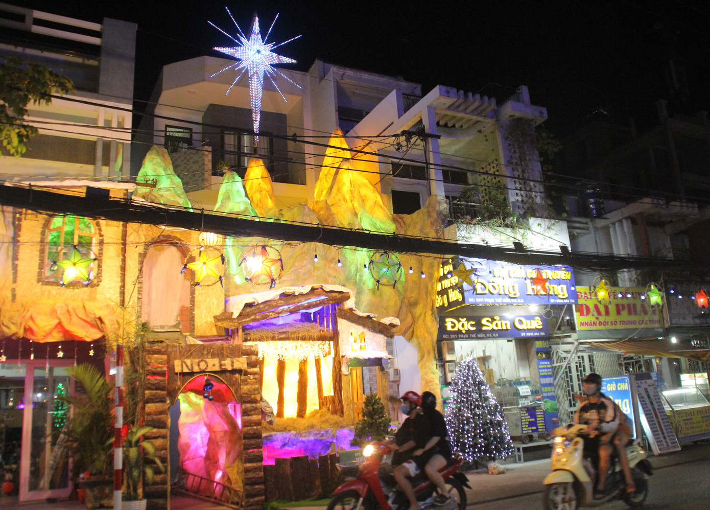 Xóm đạo Sài Gòn trang hoàng lung linh đón Giáng sinh ảnh 3