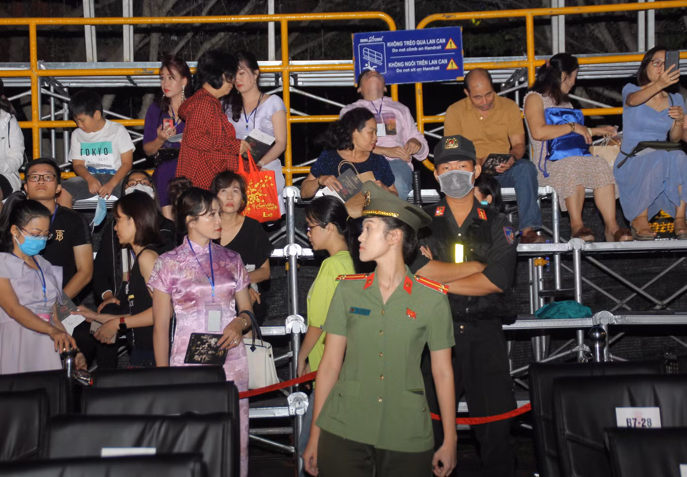 Người dân Vũng Tàu đến với đêm thi Người đẹp Thời trang Hoa hậu Việt Nam 2020 ảnh 13