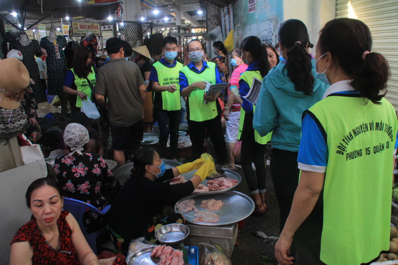 Trương Quỳnh Anh, Hồ Đức Vĩnh cùng đông đảo bạn trẻ hiến máu ảnh 10