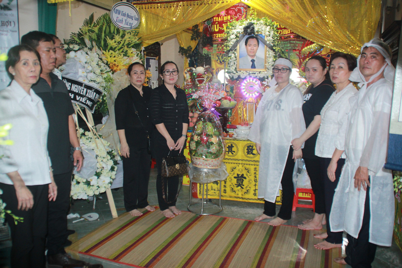 Phi Nhung viếng nhạc sỹ Vũ Đức Sao Biển và chia sẻ kỷ niệm không quên về ông ảnh 11