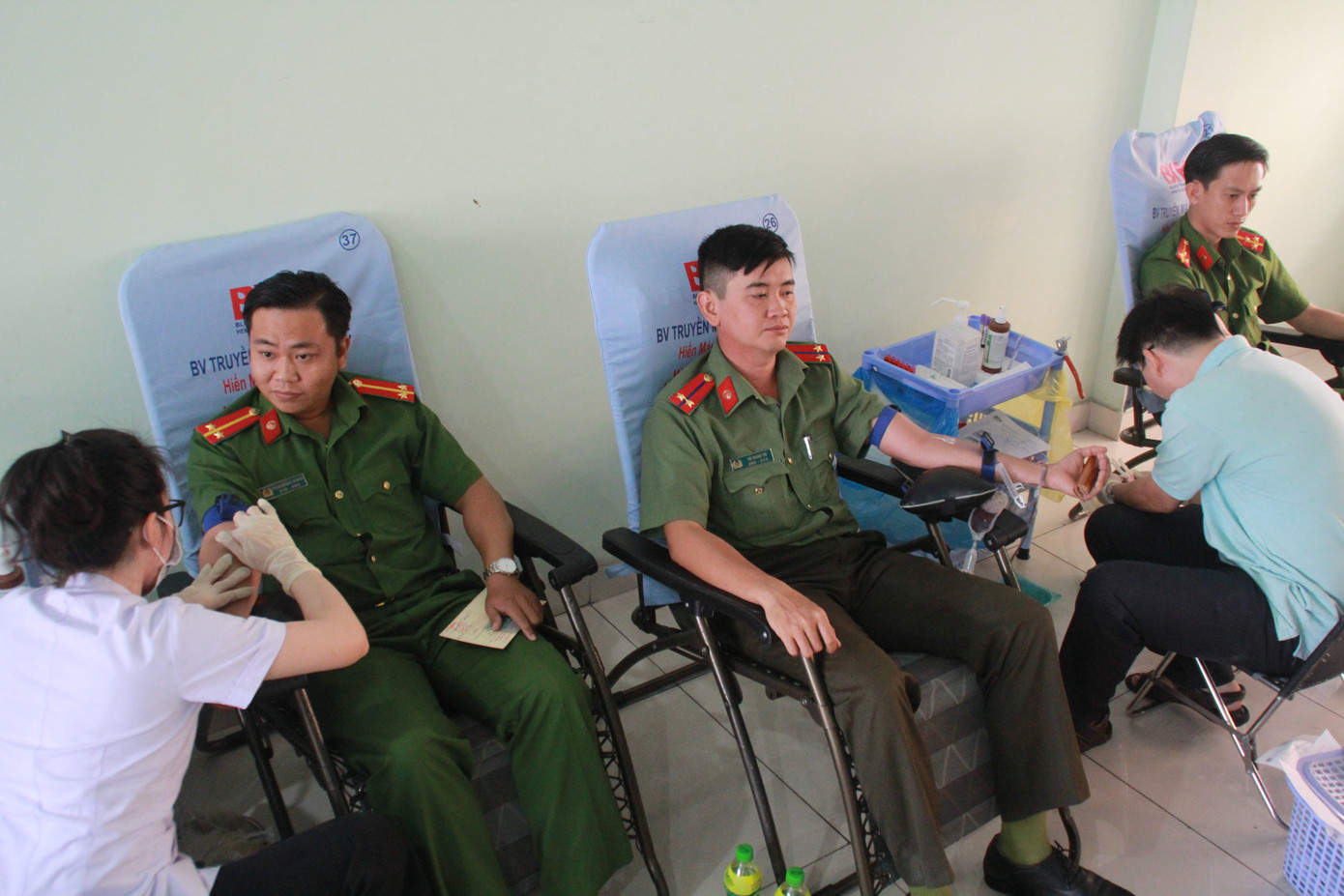 Gần 500 cán bộ, chiến sỹ Công an hiến máu tình nguyện ngày giáp Tết ảnh 4