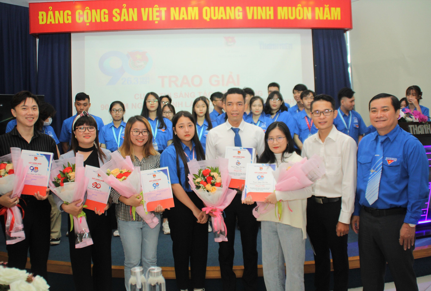 Trao giải cuộc thi sáng tác logo kỷ niệm 90 ngày thành lập Đoàn TNCS Hồ Chí Minh ảnh 1