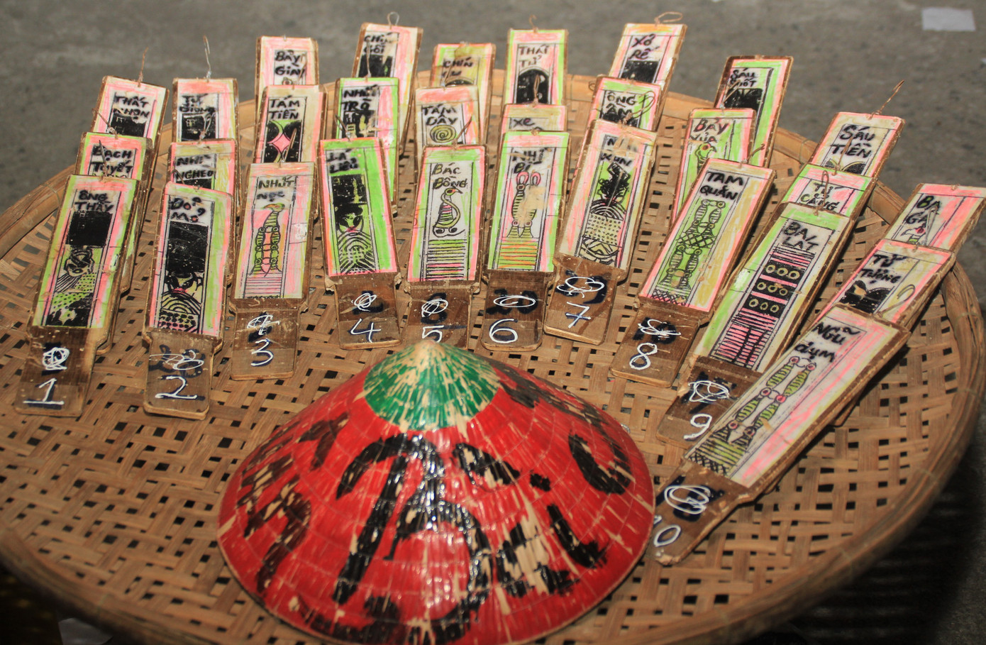 Người dân Quảng Ngãi rộn ràng vui xuân với hội bài chòi ảnh 7