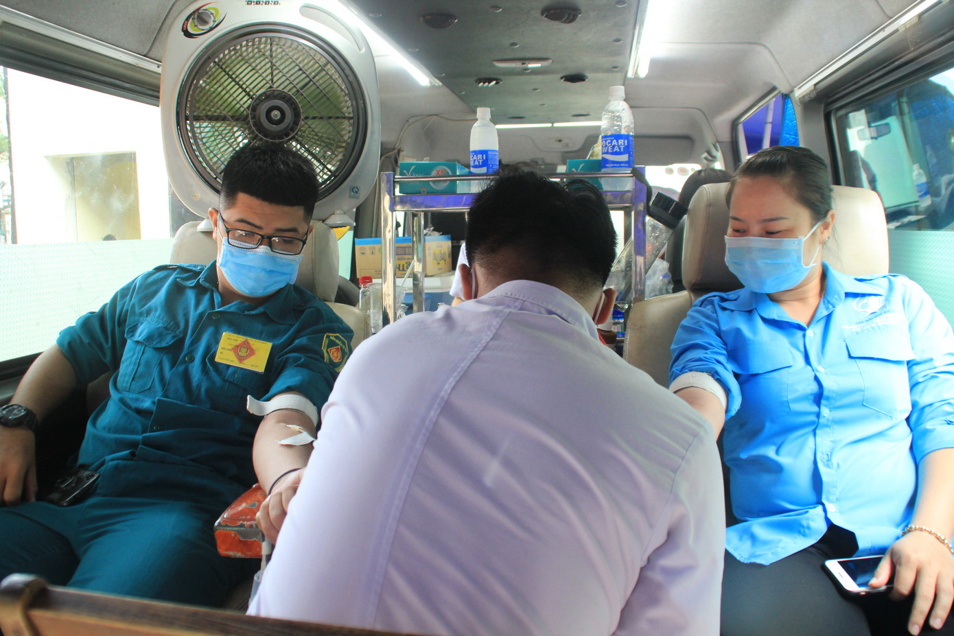 Trương Quỳnh Anh, Hồ Đức Vĩnh cùng đông đảo bạn trẻ hiến máu ảnh 6