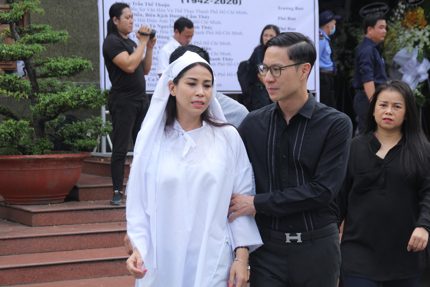 Đông đảo thế hệ nghệ sĩ đến tiễn biệt NSND Lý Huỳnh ảnh 6