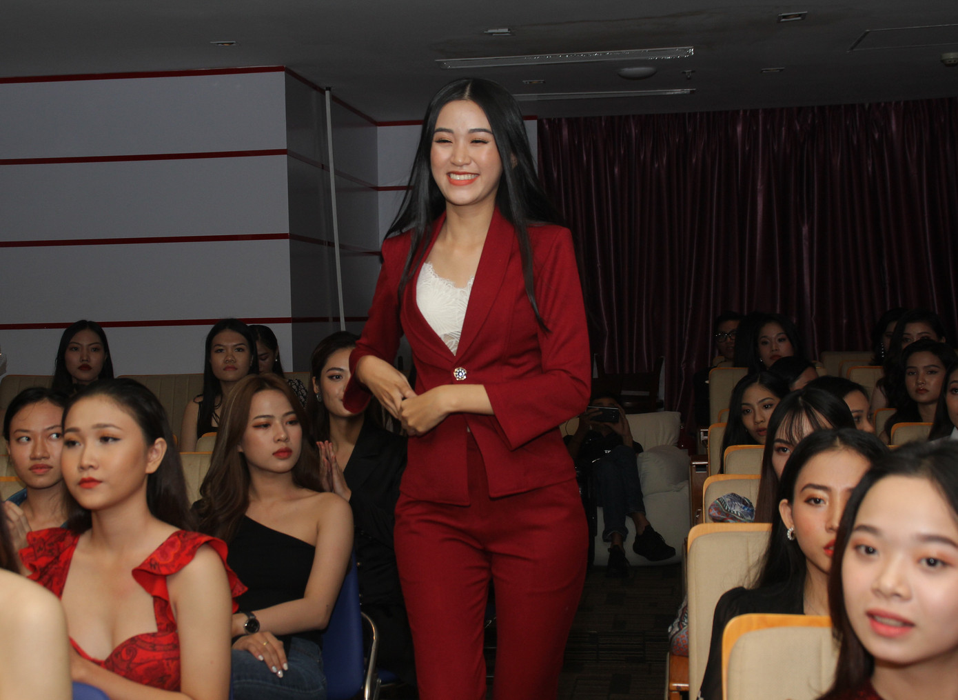 Nhìn lại giây phút công bố Top 30 thí sinh bước vào Bán kết Hoa hậu Việt Nam 2020 ảnh 6