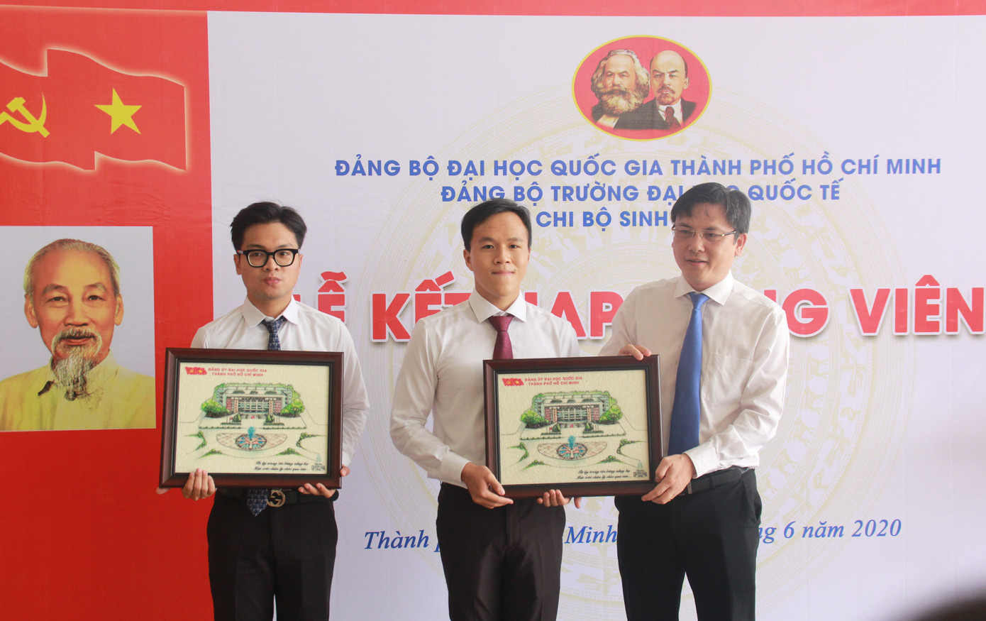 Đại học Quốc gia TPHCM tuyên dương 25 đảng viên trẻ tiêu biểu ảnh 5