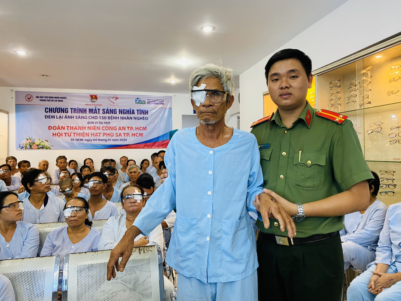 Mổ mắt, tặng quà Tết đến 150 người dân có hoàn cảnh khó khăn ảnh 3