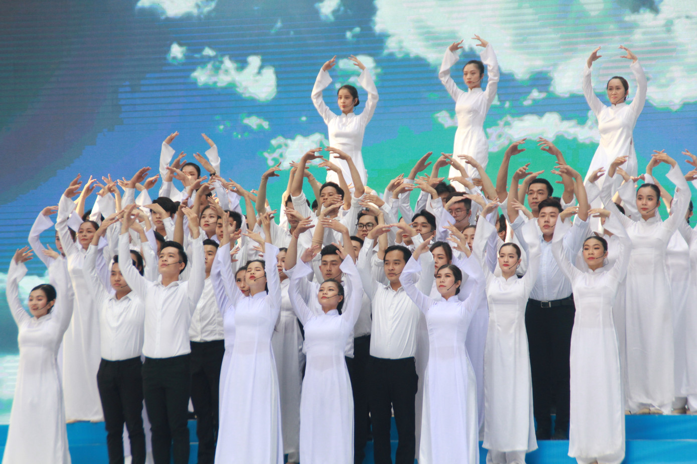 Hùng tráng lễ kỷ niệm 70 năm ngày truyền thống Học sinh, sinh viên tại TPHCM ảnh 2