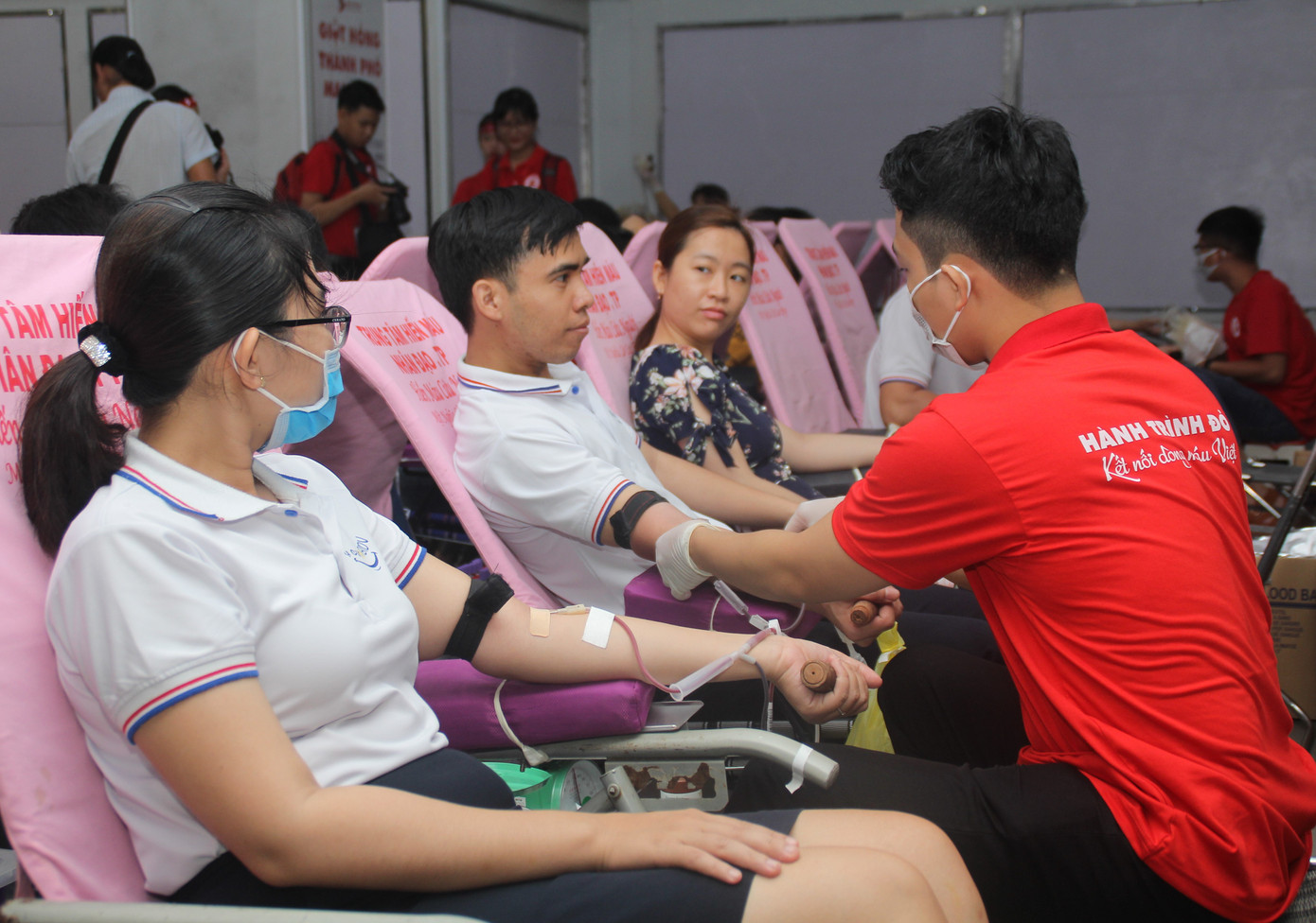 Sôi nổi ngày hội ‘Giọt hồng thành phố mang tên Bác’ ảnh 1