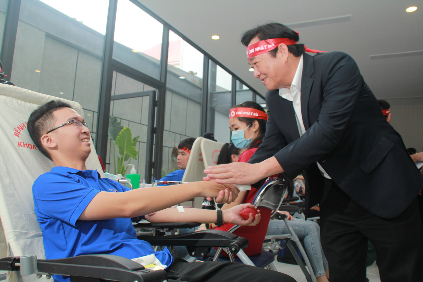 Toàn cảnh Chủ nhật Đỏ lần đầu diễn ra tại Bình Dương ảnh 18