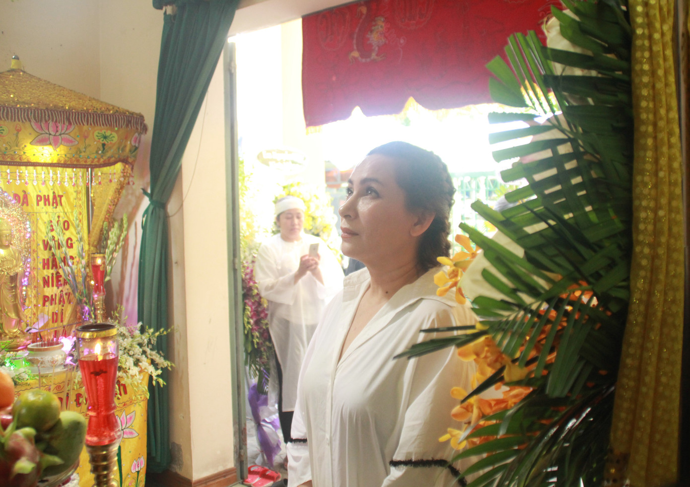 Phi Nhung viếng nhạc sỹ Vũ Đức Sao Biển và chia sẻ kỷ niệm không quên về ông ảnh 3