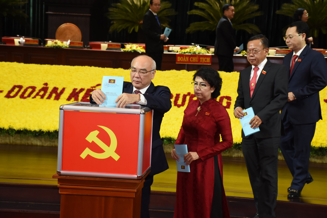 Đại hội Đảng bộ TPHCM đã bầu 61 Thành ủy viên khóa XI ảnh 3