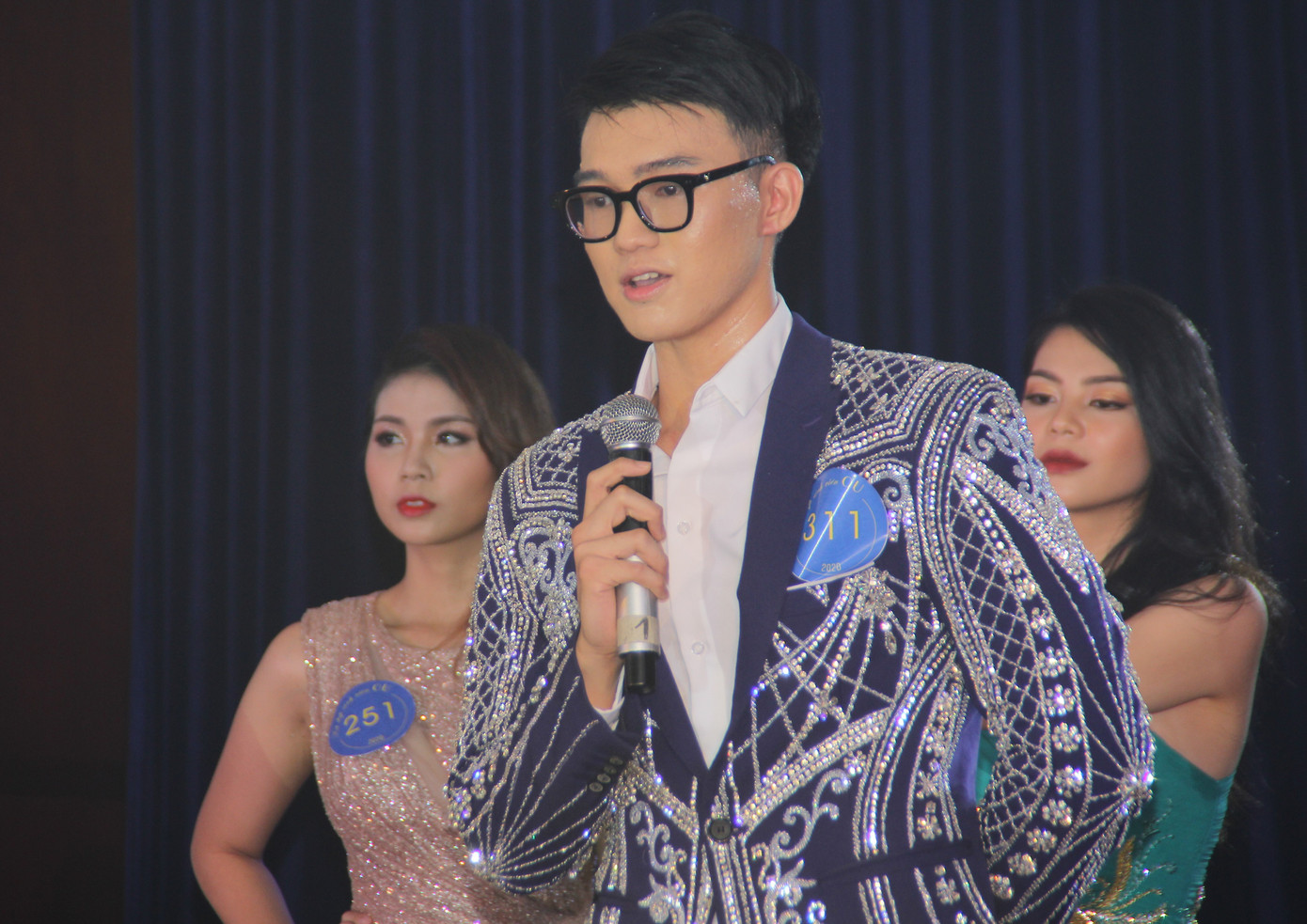 Đỗ Thị Thùy Duyên đăng quang Hoa khôi Nét đẹp Sinh viên OU 2020 ảnh 4