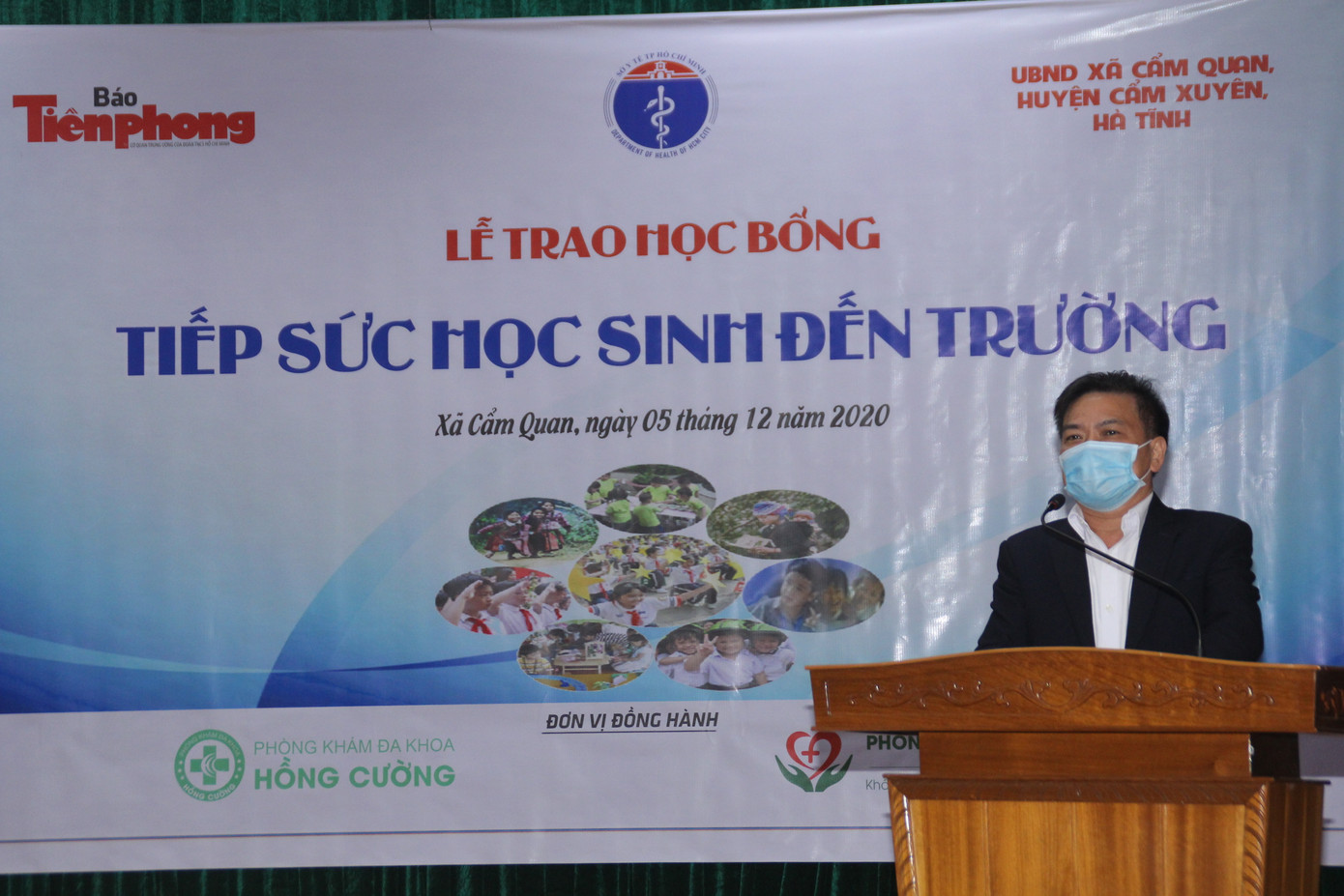 Tiền Phong chia sẻ khó khăn với đông đảo bà con vùng lũ Cẩm Quan ảnh 1