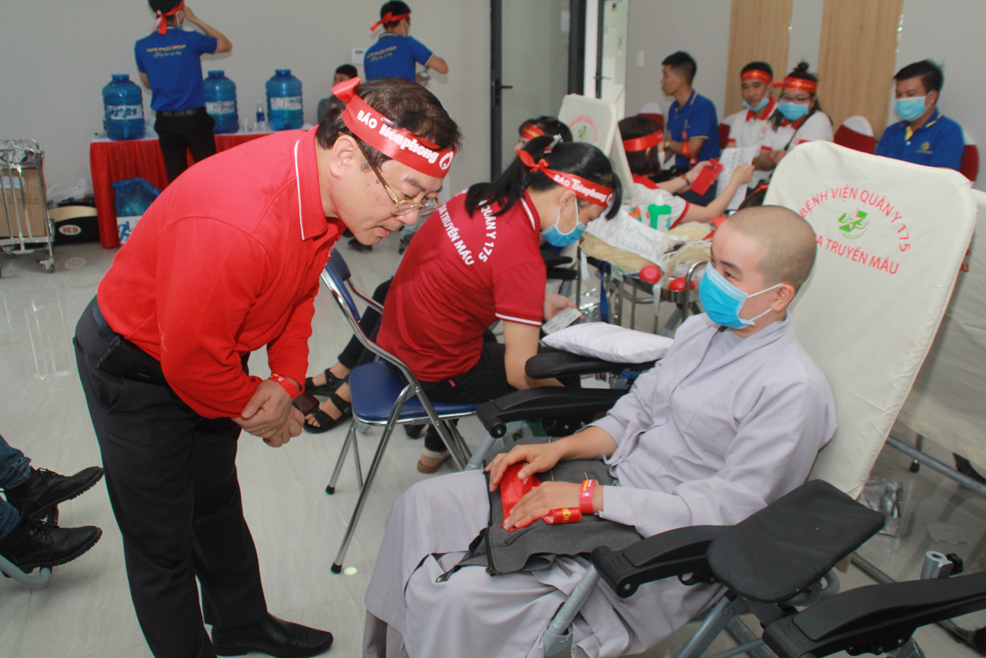 Toàn cảnh Chủ nhật Đỏ lần đầu diễn ra tại Bình Dương ảnh 16