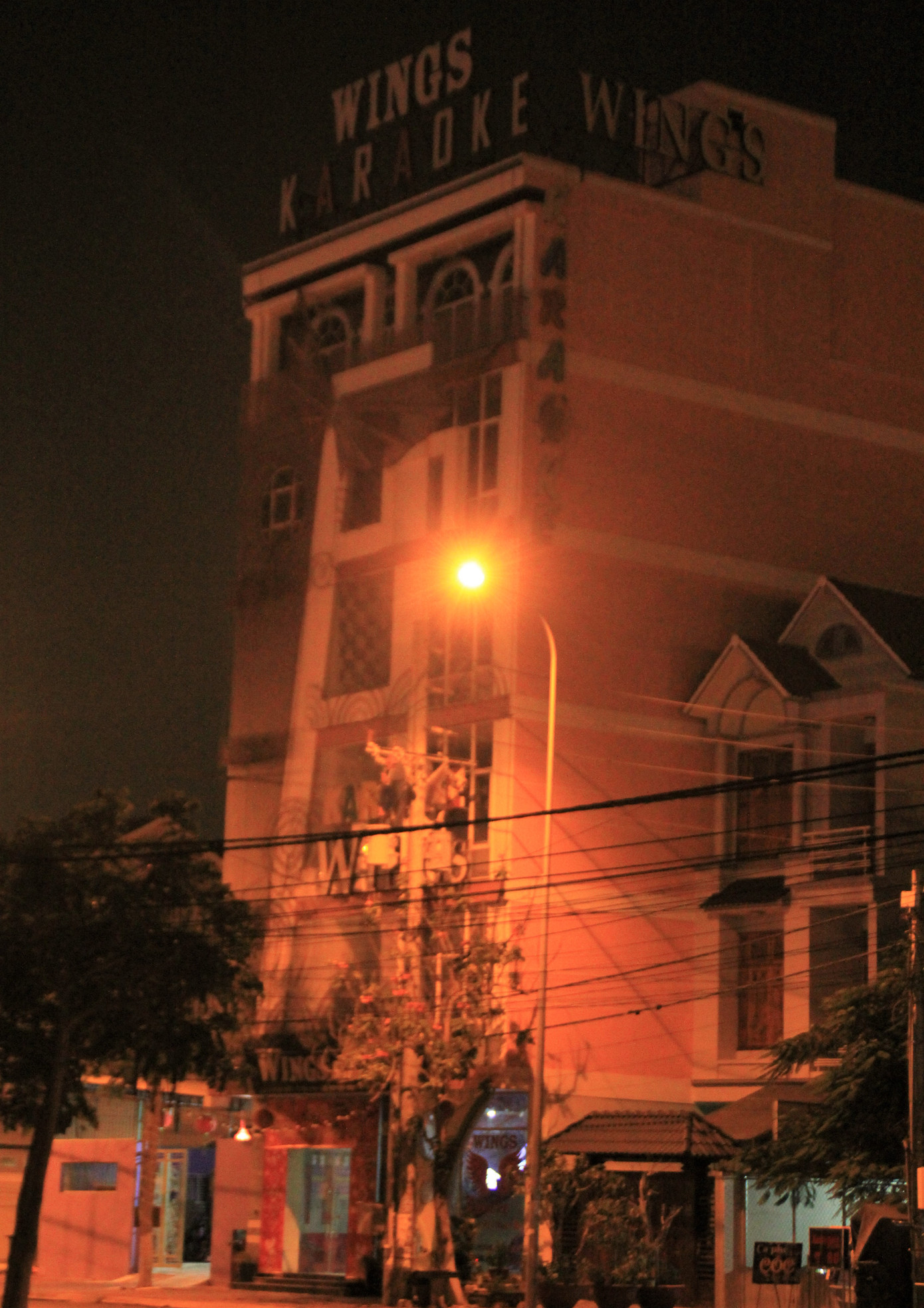 Karaoke, bar, phòng trà phố biển Phan Thiết 'ngủ đông' phòng dịch Covid-19 ảnh 2