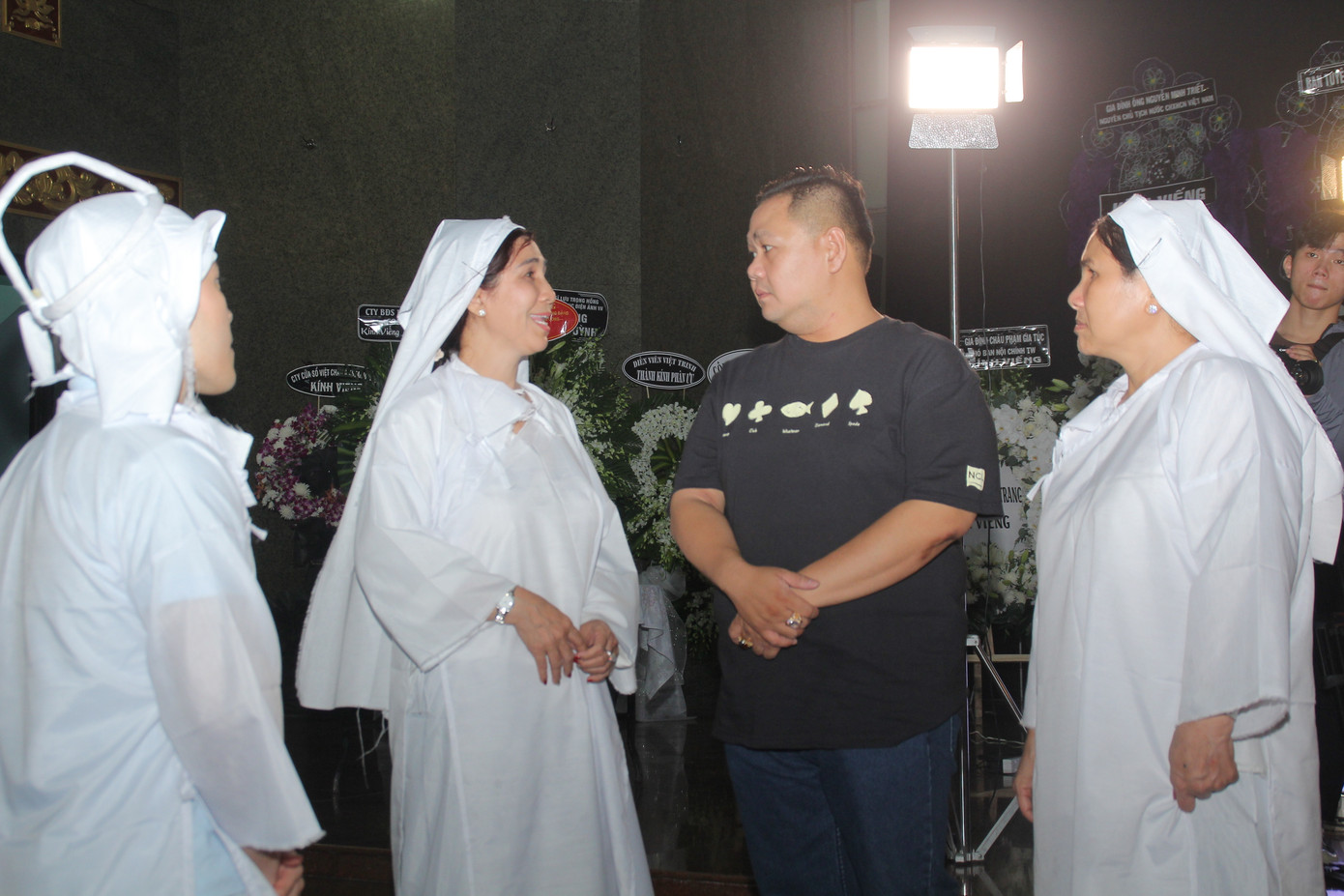 Đông đảo thế hệ nghệ sĩ đến tiễn biệt NSND Lý Huỳnh ảnh 9