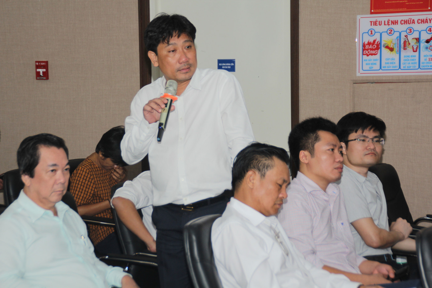 Doanh nhân trẻ xuất hiện ấn tượng và ý nghĩa trong dịch COVID-19 ảnh 1