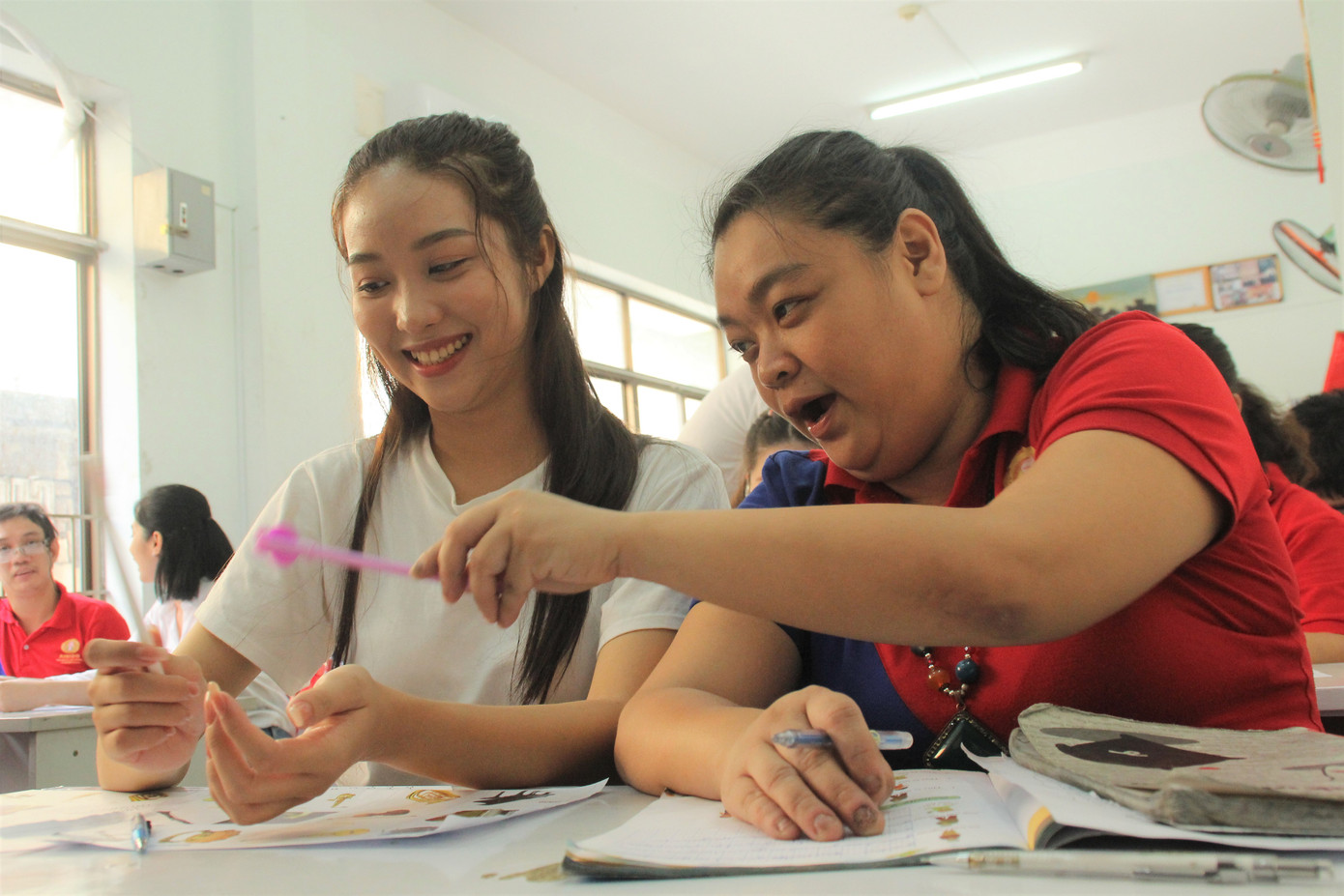 Một ngày đong đầy yêu thương của thí sinh HHVN 2020 với học sinh khuyết tật ảnh 15