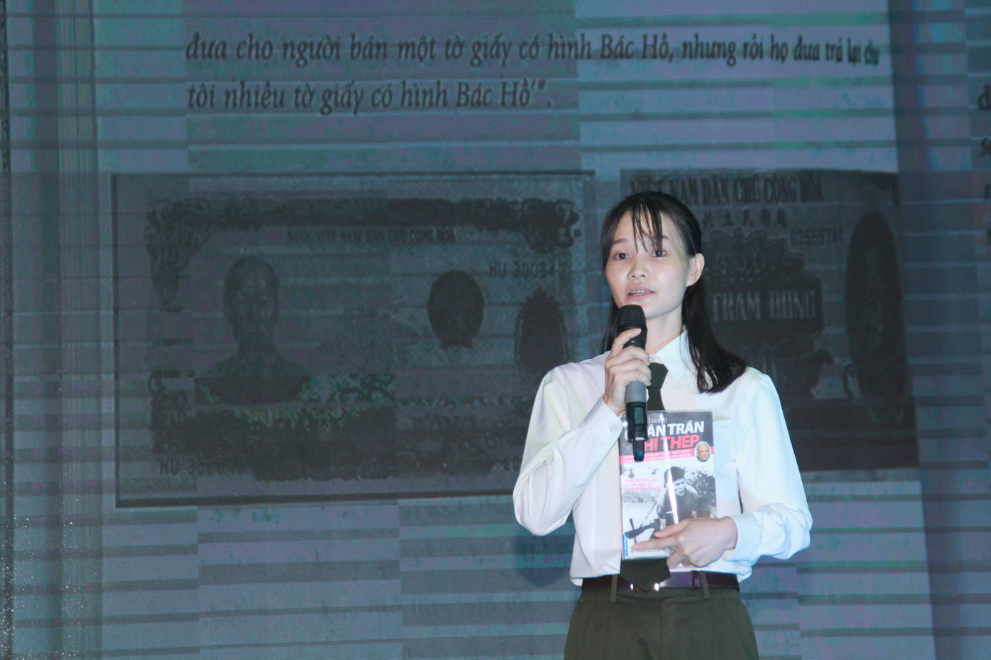 Thí sinh Ngô Anh Tú đoạt quán quân cuộc thi 'Quyển sách tôi yêu' ảnh 3