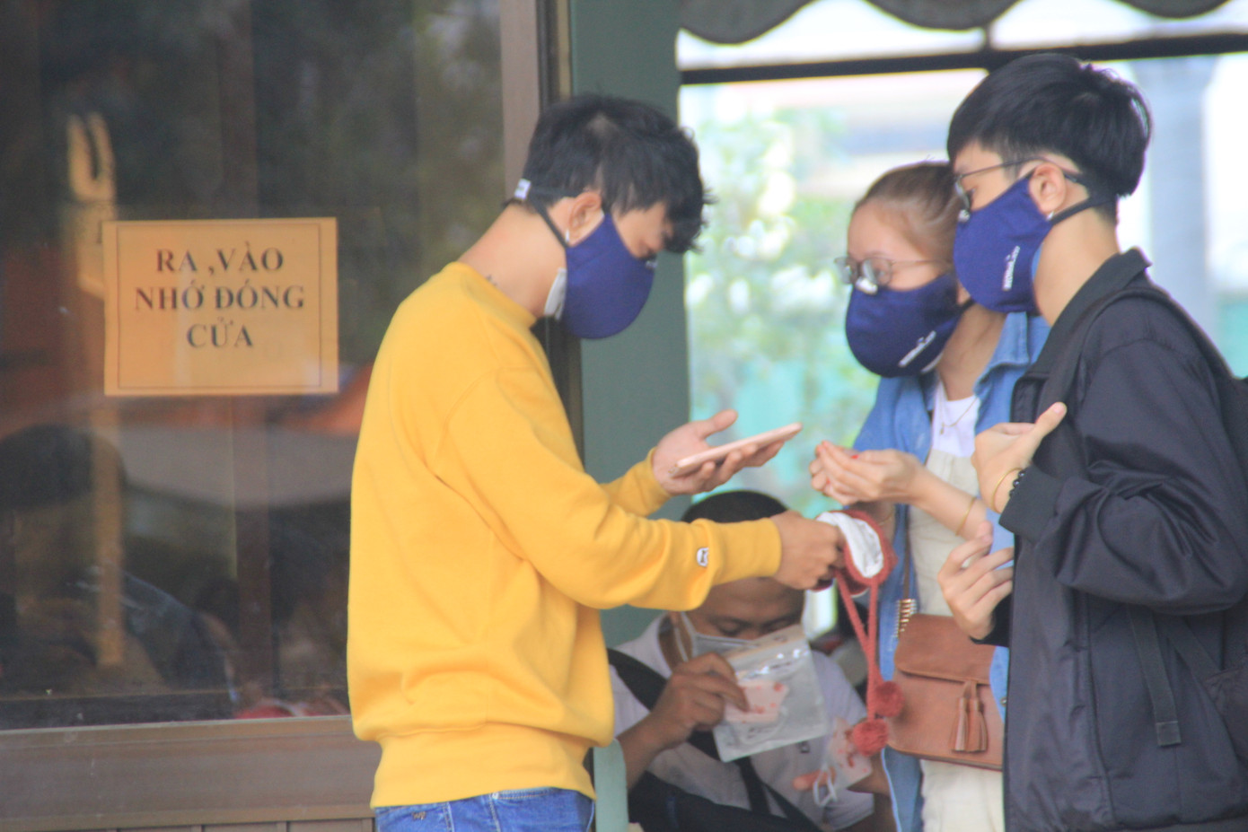 Virus corona ám ảnh người dân miền Trung ảnh 22