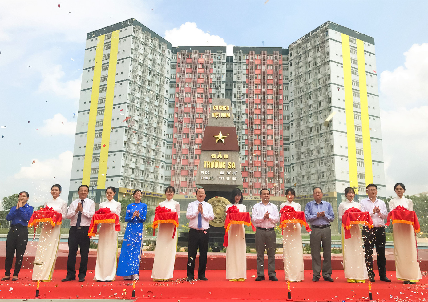 Khánh thành Cột mốc chủ quyền quần đảo Trường Sa tại Ký túc xá ĐHQG TPHCM ảnh 1