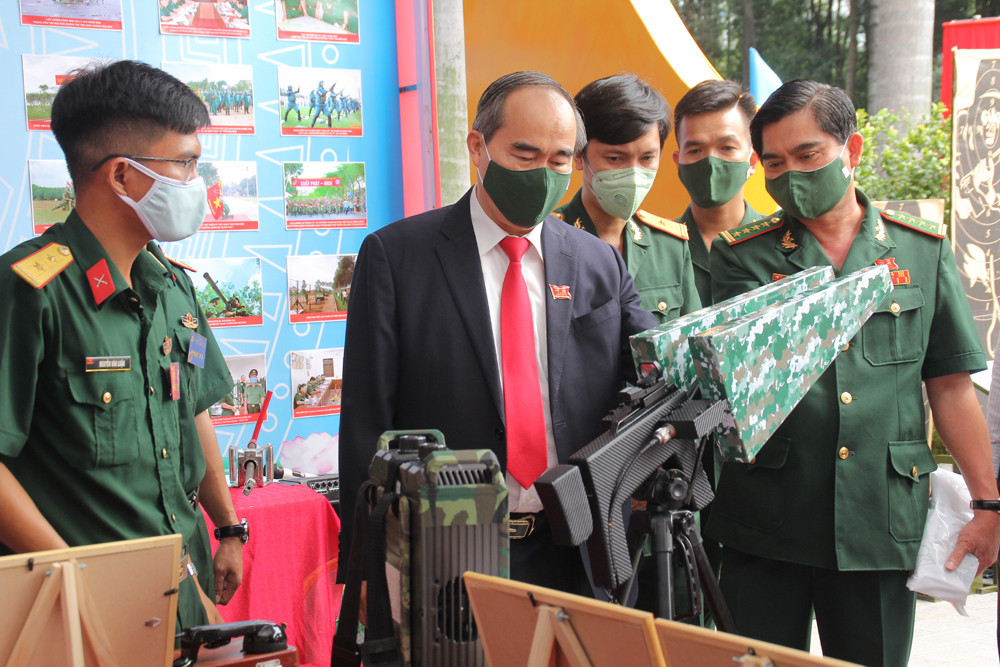 Trung tướng Trần Hoài Trung tái đắc cử Bí thư Đảng ủy Quân khu 7 ảnh 1