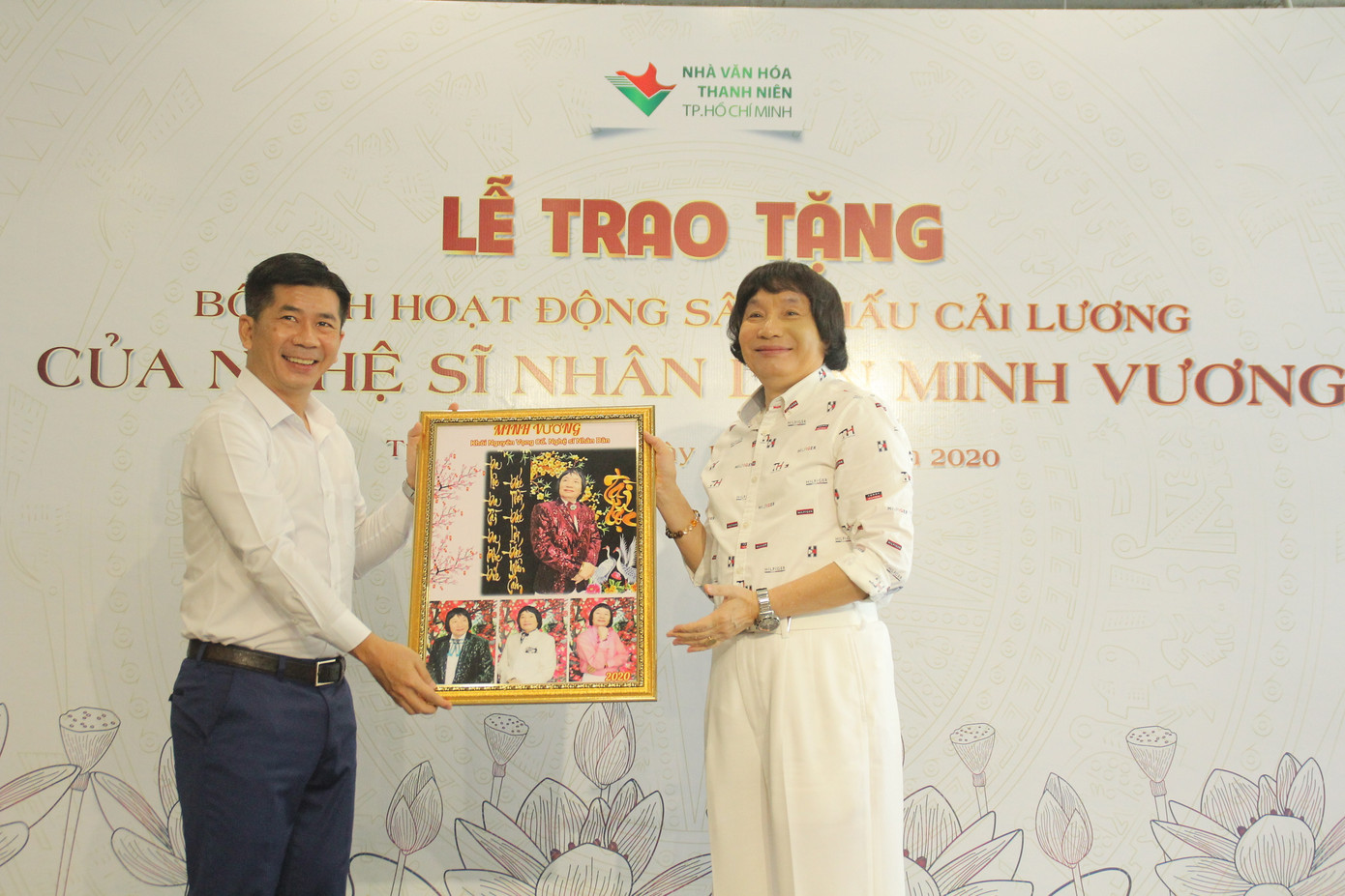 NSND Minh Vương tặng nhiều tư liệu quý giá để phát huy nghệ thuật sân khấu cải lương ảnh 1