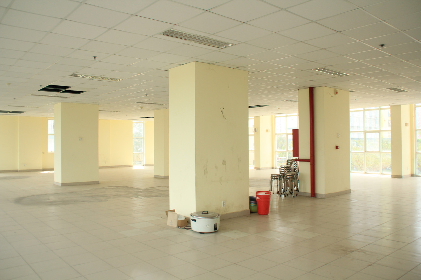 Phòng ốc tại ký túc xá được dọn dẹp gọn gàng để chuẩn bị phục vụ công tác cách ly Tình nguyện viên ở Ký túc xá làm nơi cách ly ảnh 19