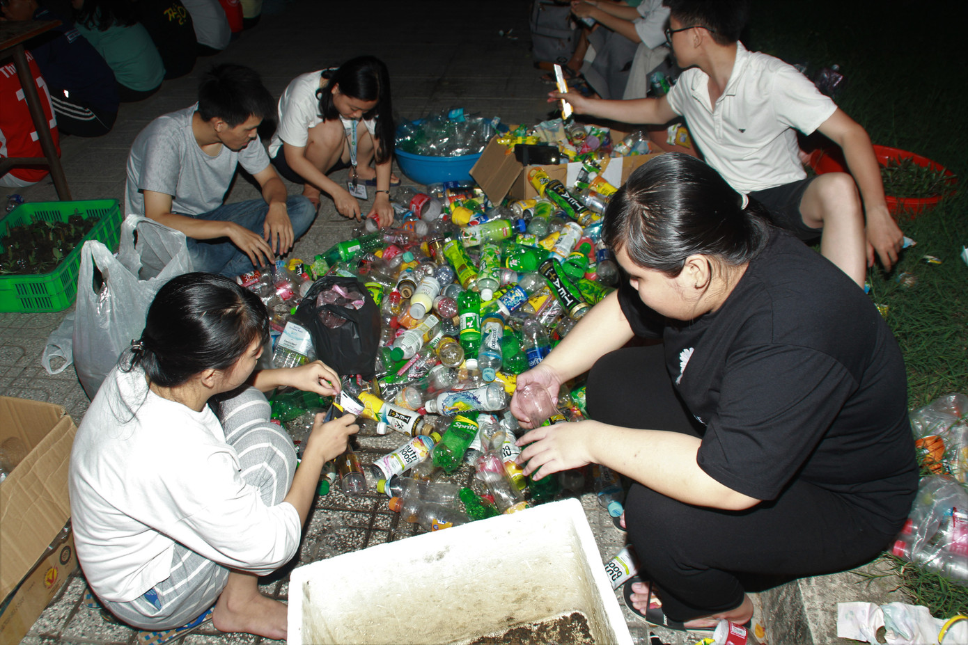 Bạn trẻ tặng cây, gieo nụ cười ở ký túc xá ảnh 20