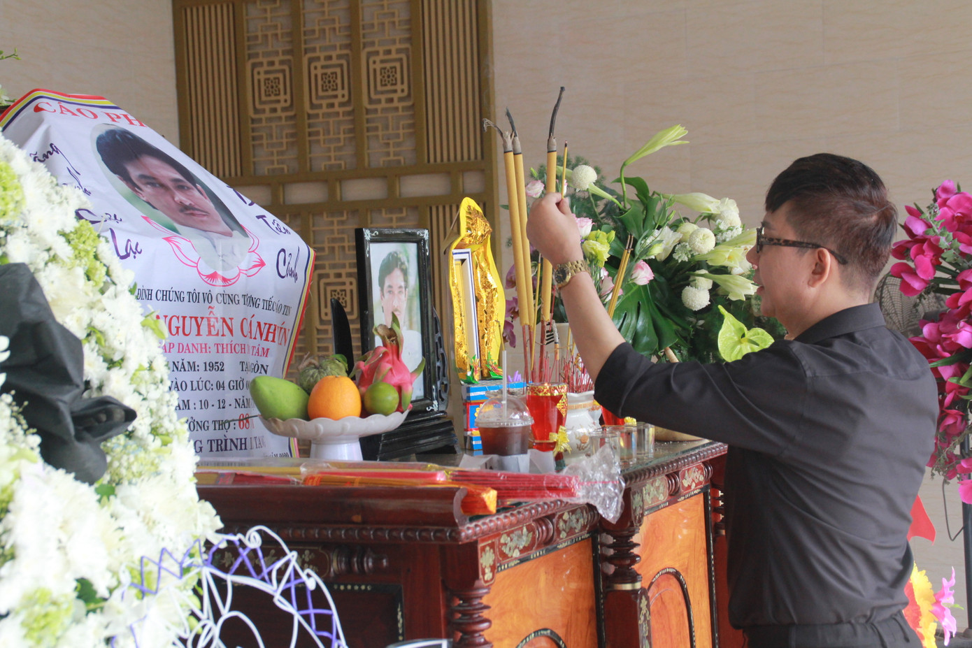 Con gái NSƯT Chánh Tín: 'Tro cốt ba sẽ hòa vào dòng suối nơi ông nội yên nghỉ' ảnh 2