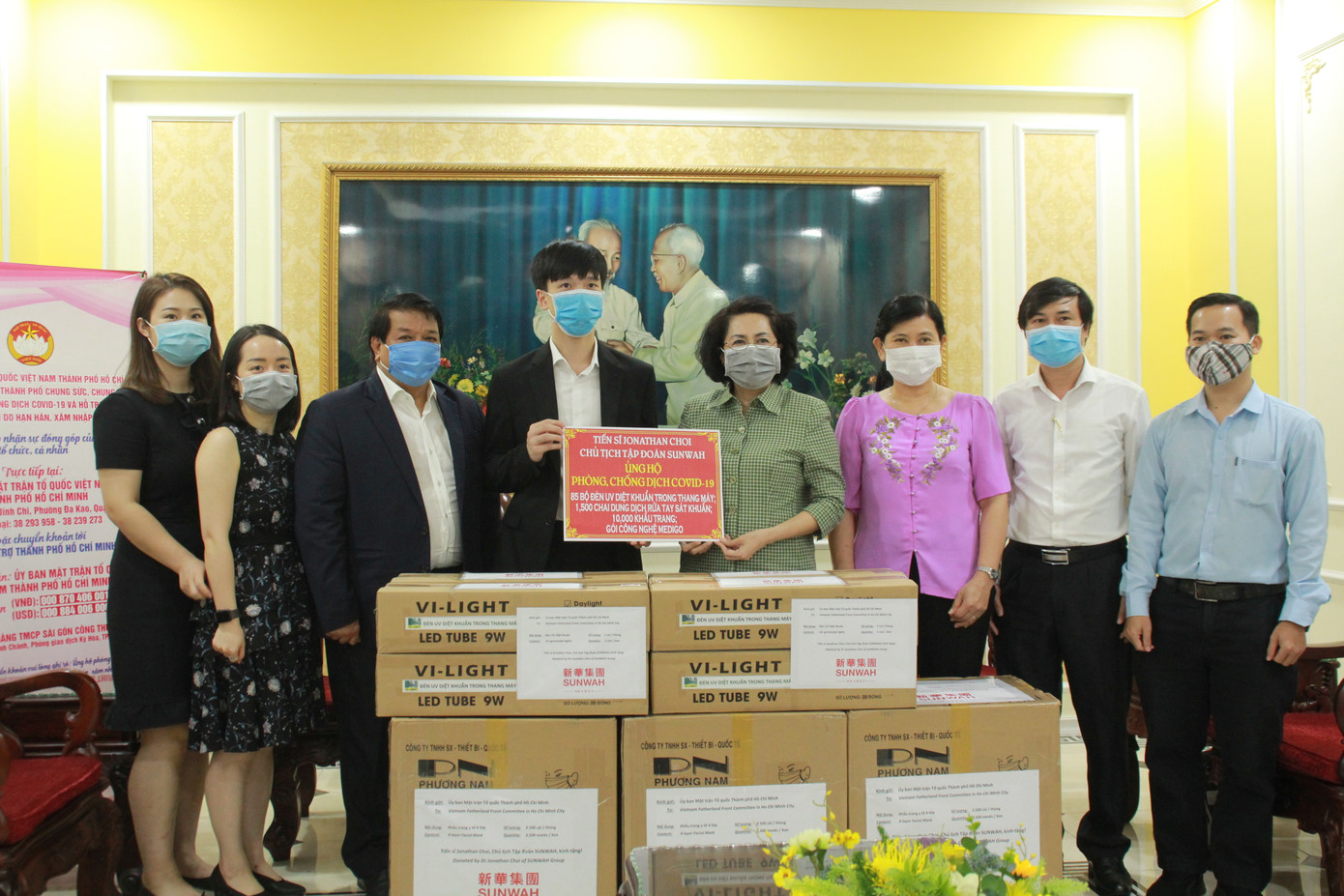 TPHCM tiếp nhận gói sản phẩm công nghệ hỗ trợ chống dịch COVID-19 ảnh 1