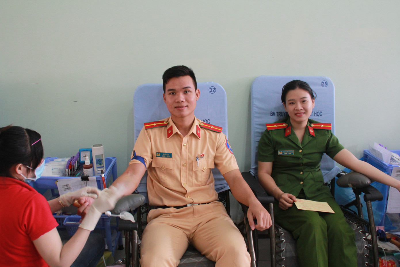 Gần 500 cán bộ, chiến sỹ Công an hiến máu tình nguyện ngày giáp Tết ảnh 10