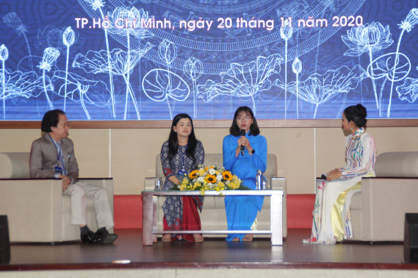 ĐHQG TPHCM đón nhận danh hiệu Anh hùng lao động thời kỳ đổi mới ảnh 1