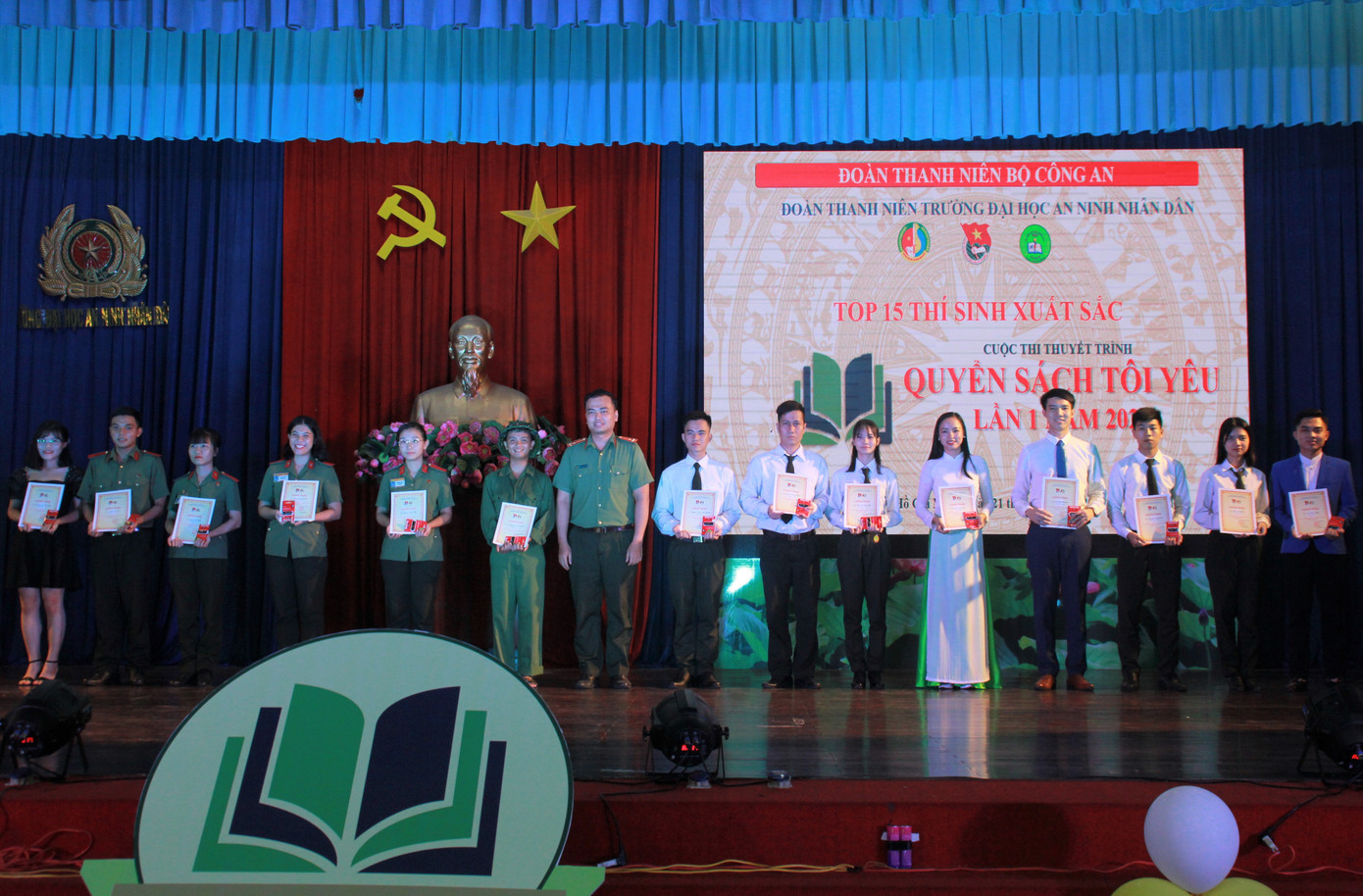 Thí sinh Ngô Anh Tú đoạt quán quân cuộc thi 'Quyển sách tôi yêu' ảnh 9