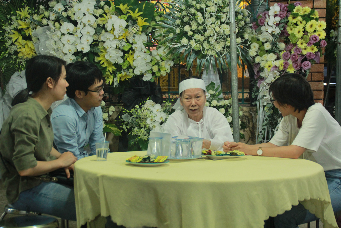 Phi Nhung viếng nhạc sỹ Vũ Đức Sao Biển và chia sẻ kỷ niệm không quên về ông ảnh 9