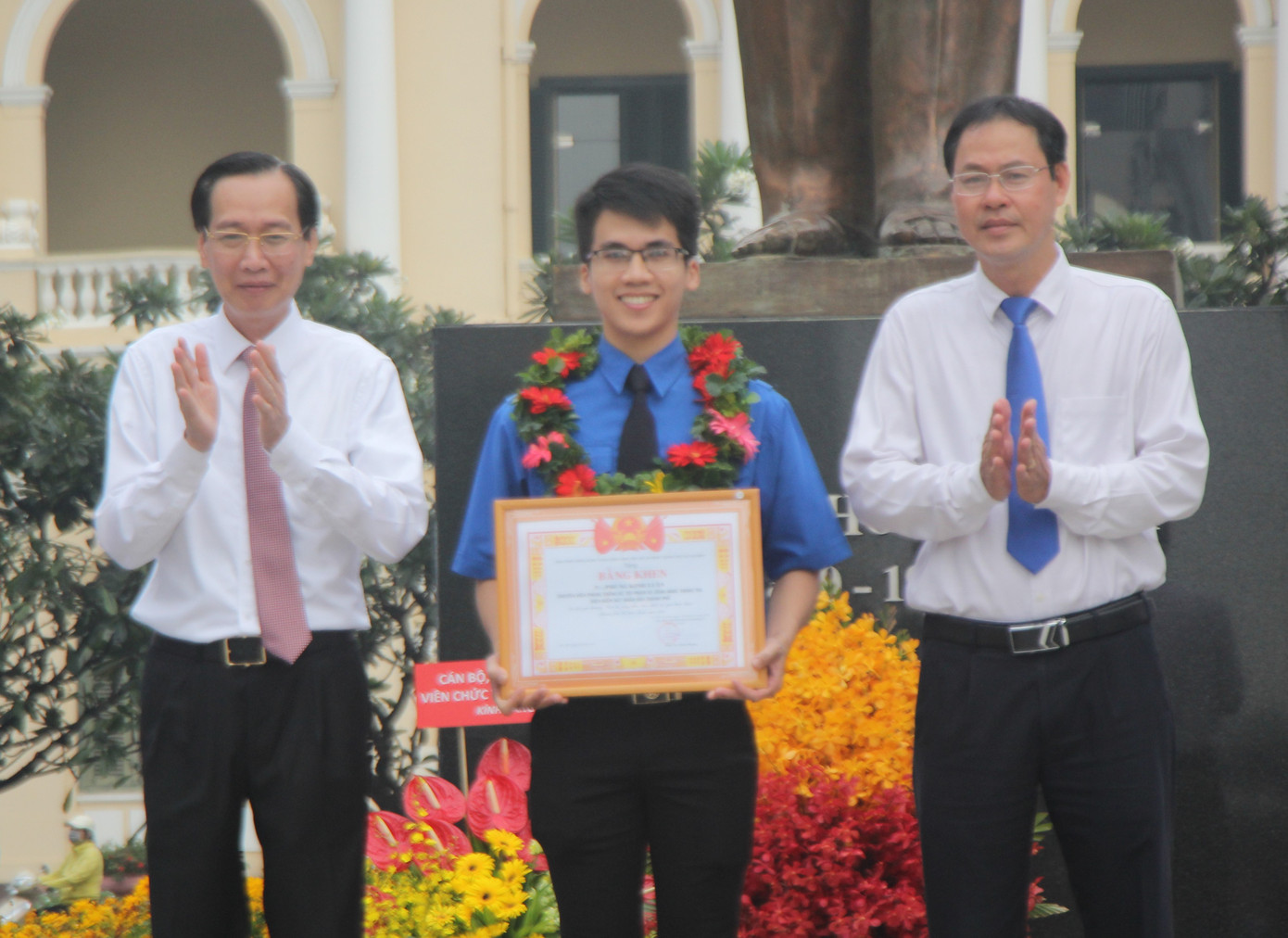 TPHCM tuyên dương 63 cán bộ, công chức, viên chức ảnh 6