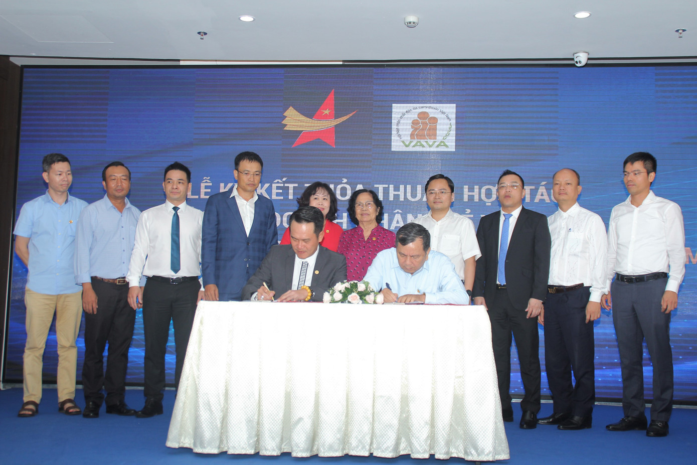 Doanh nhân trẻ xuất hiện ấn tượng và ý nghĩa trong dịch COVID-19 ảnh 4