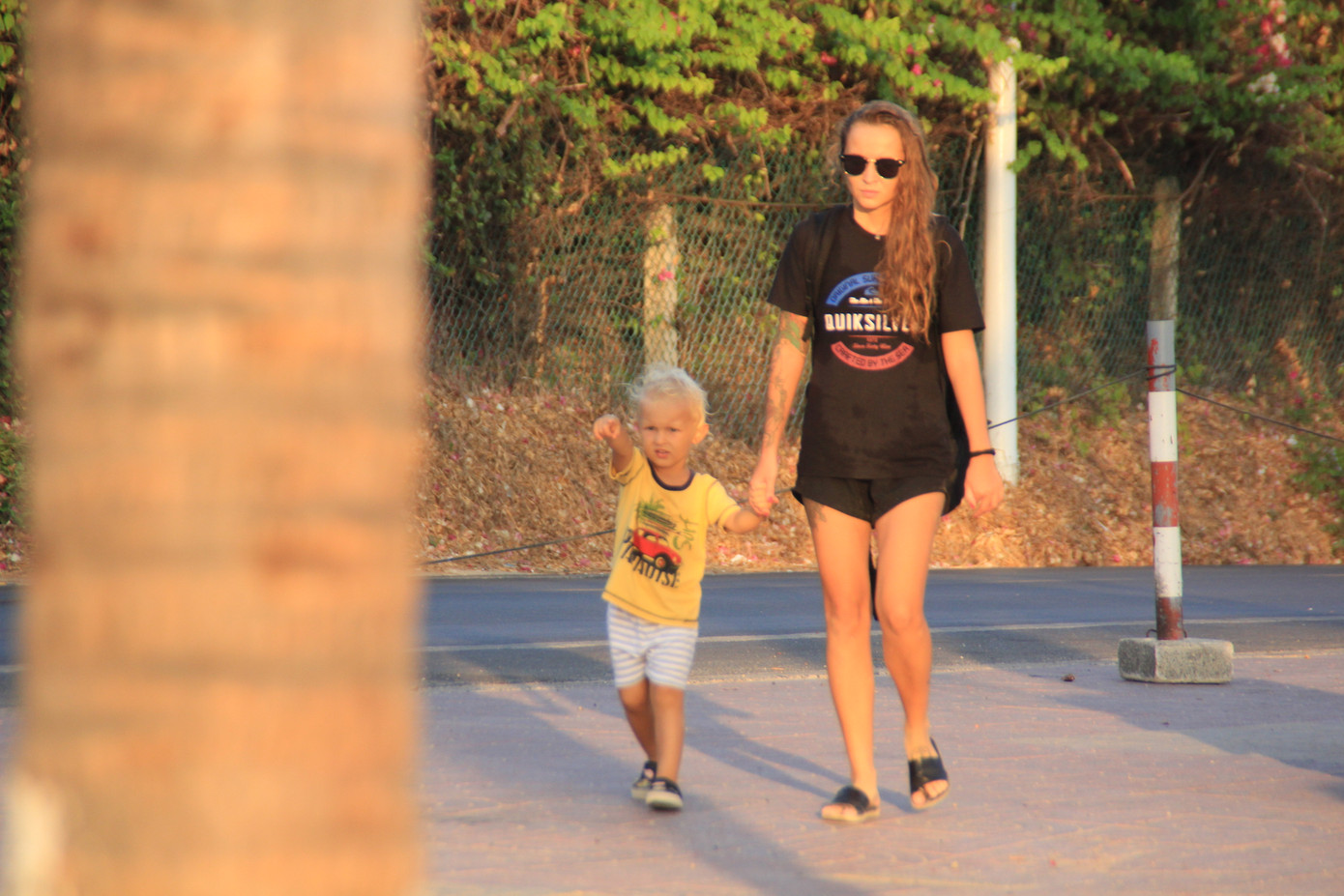 Khách quốc tế không mang khẩu trang tản bộ, tắm biển ở Nũi Né mùa dịch Covid-19 ảnh 7