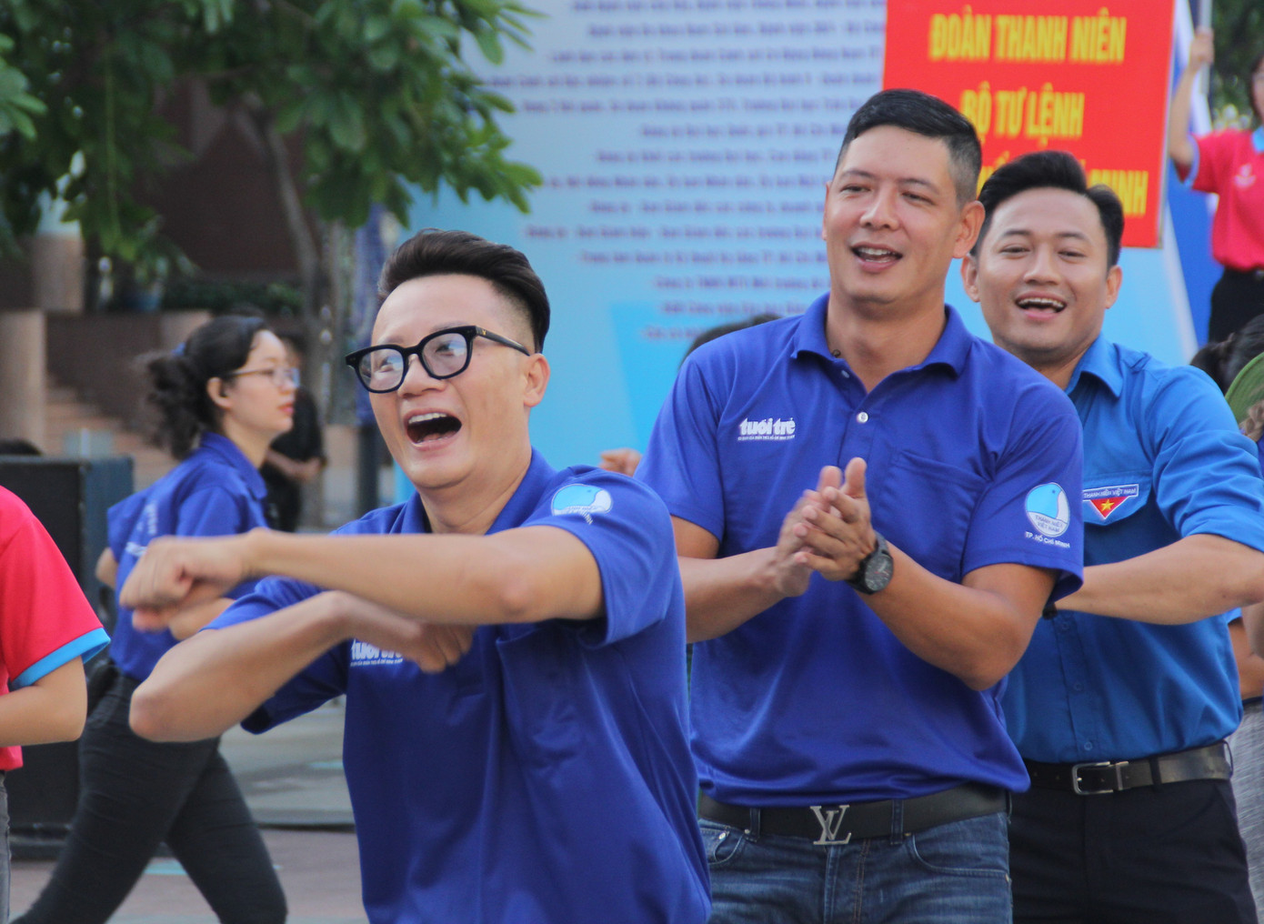 Hoa hậu H'Hen Niê, ca sỹ Hoàng Bách, Ái Phương khởi động hè tình nguyện cùng bạn trẻ TPHCM ảnh 8